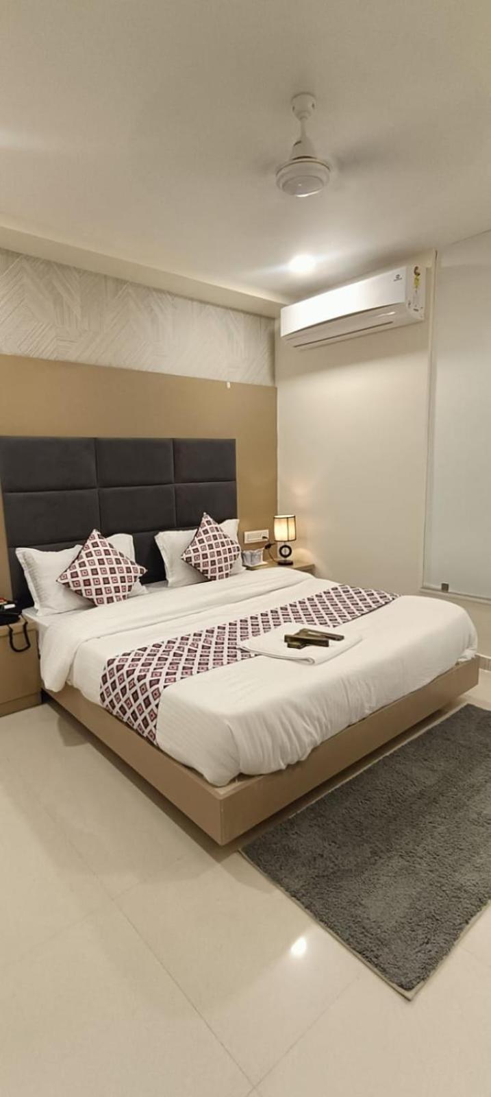 Hotel Royal Square Gandhinagar Luaran gambar